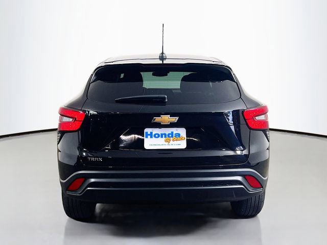 Used 2025 Chevrolet Trax LS FWD image 21