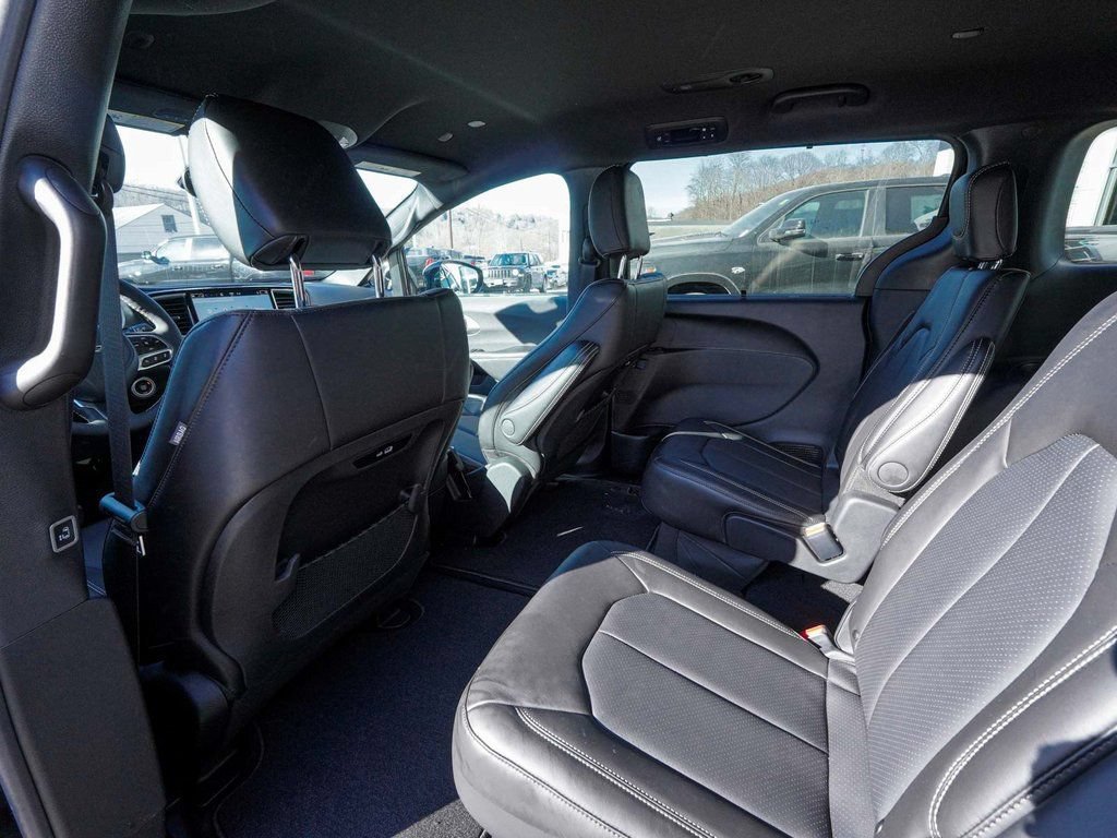 New 2026 Chrysler Pacifica Select FWD image 28
