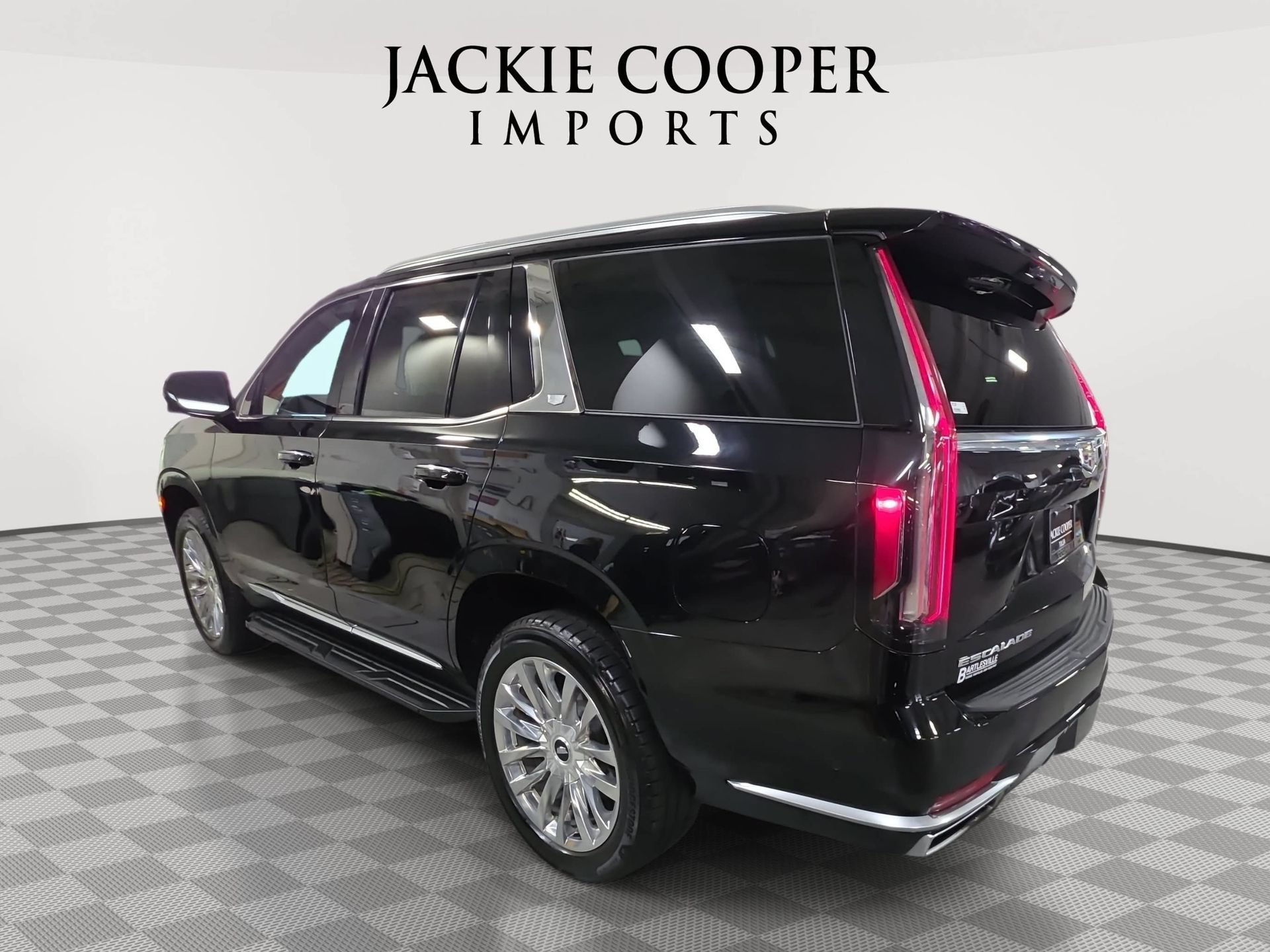 Used 2024 Cadillac Escalade Premium Luxury RWD image 7