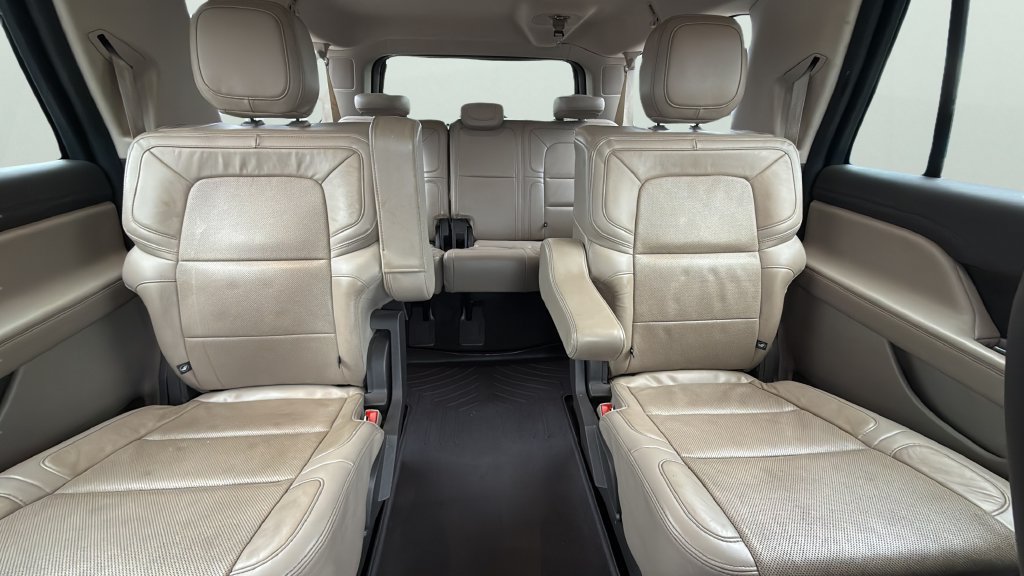 Used 2023 Lincoln Navigator L Reserve AWD/4WD image 25