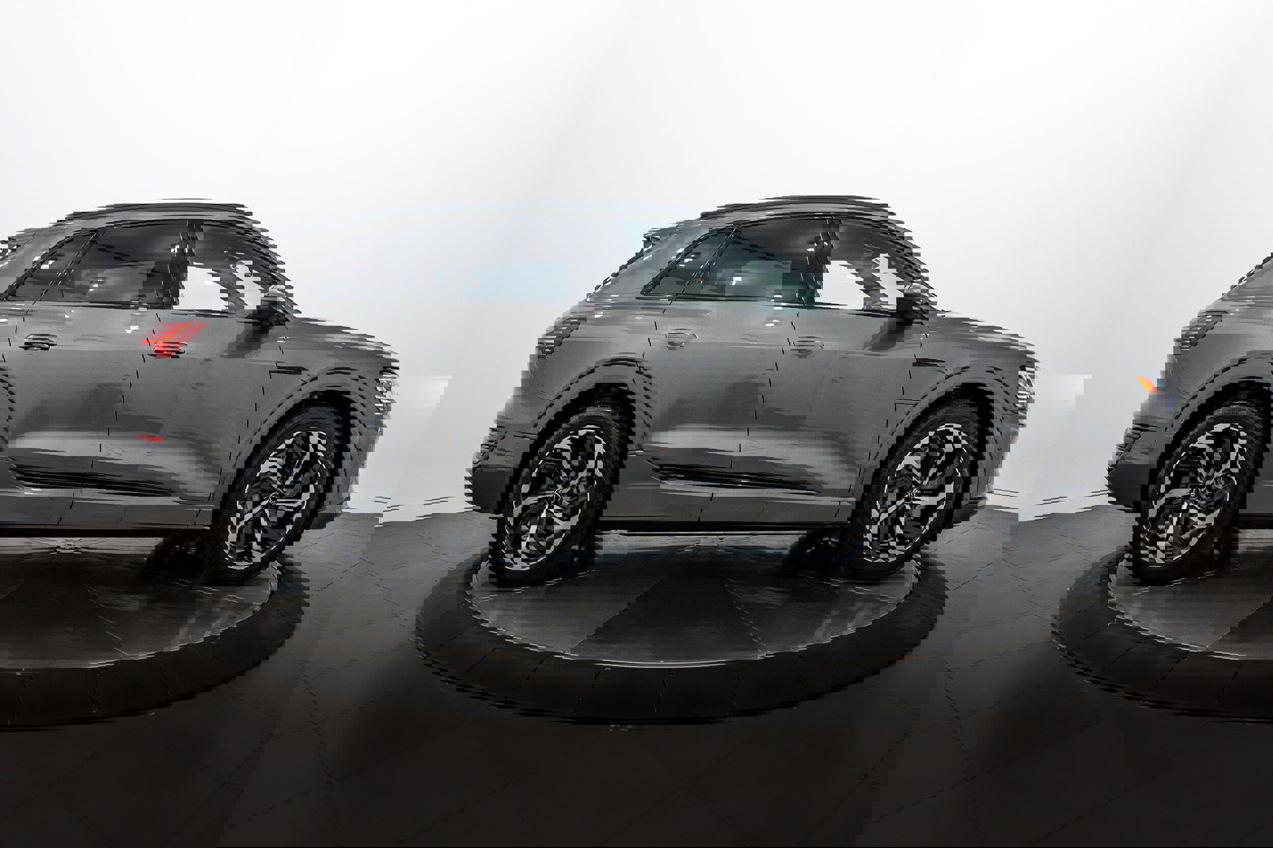 Certified 2024 Audi Q8 e-tron Premium Plus image 3