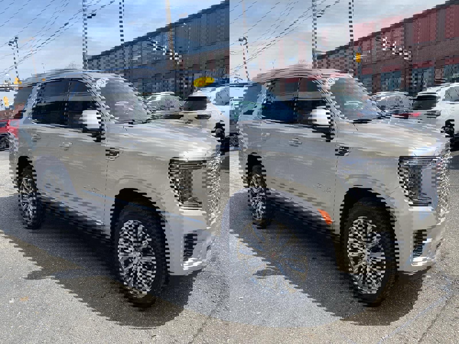 Used 2021 GMC Yukon Denali w/ Denali Premium Package image 10