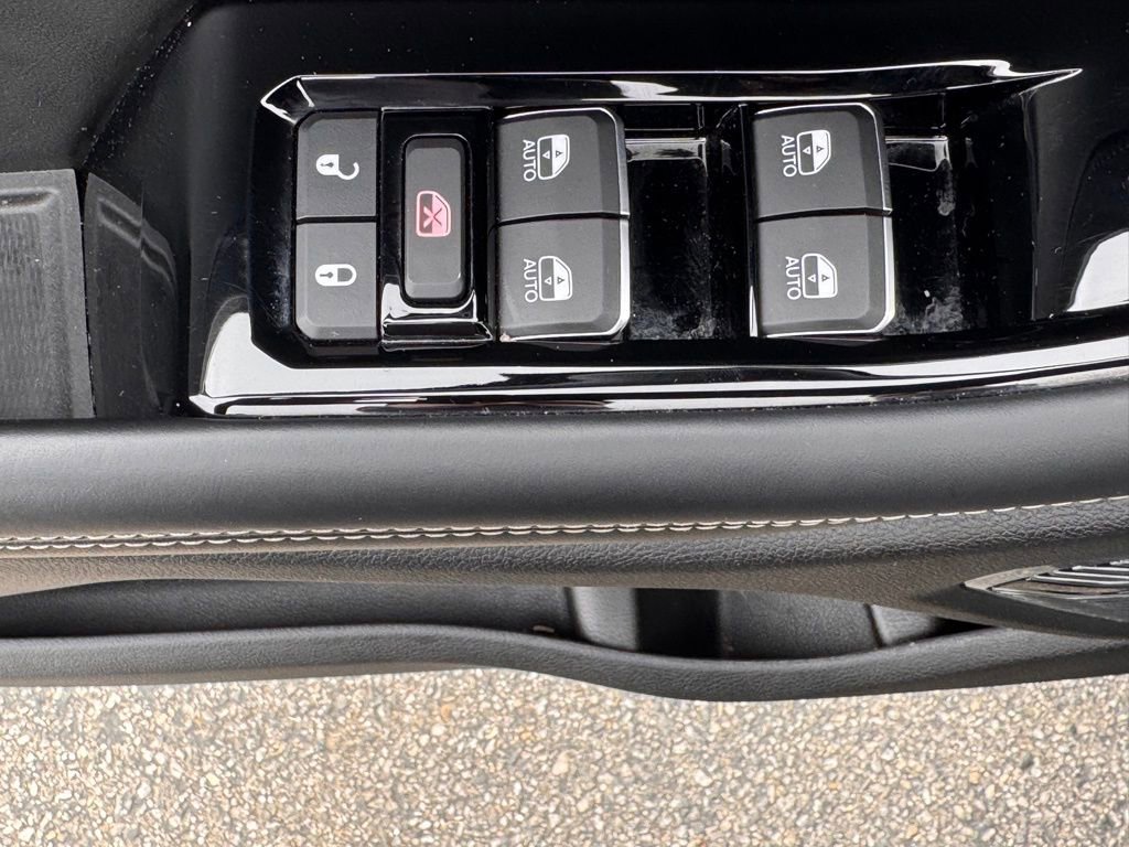 Used 2023 Jeep Grand Cherokee Overland w/ Luxury Tech Group IV image 16