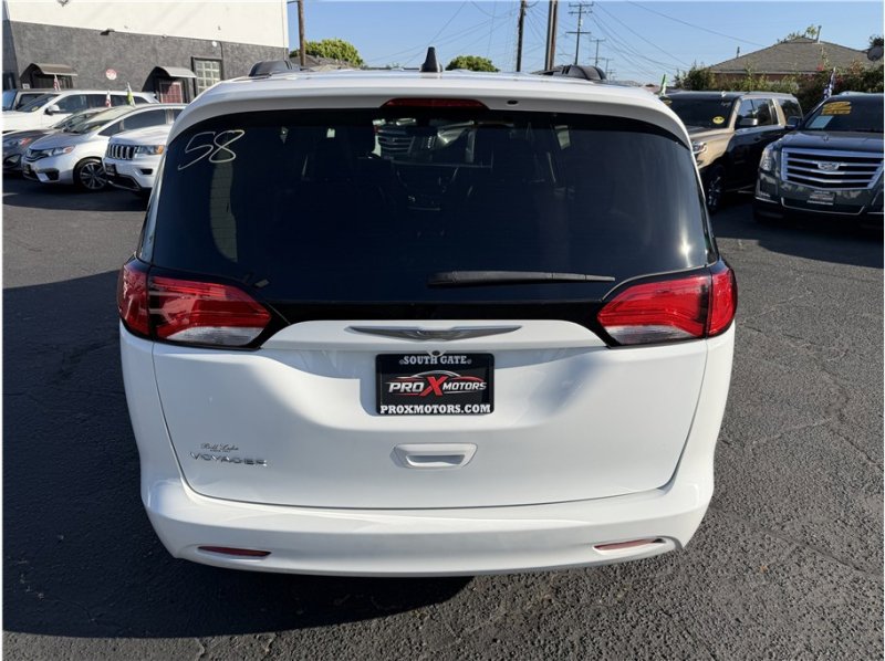 Used 2021 Chrysler Voyager Lxi image 12