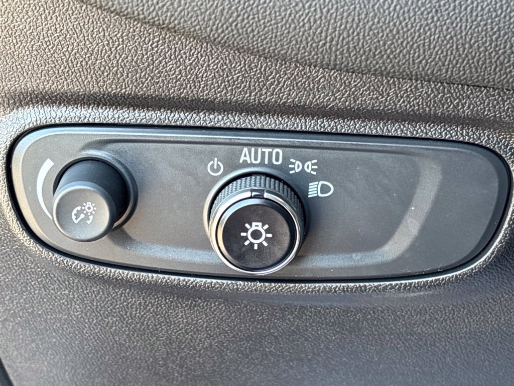 Used 2022 Chevrolet Equinox LS w/ LS Convenience Package FWD image 21