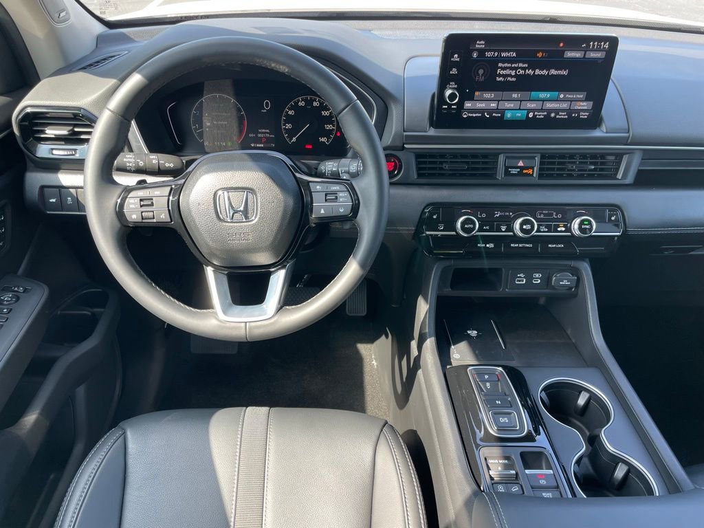 Certified 2025 Honda Pilot Touring image 11