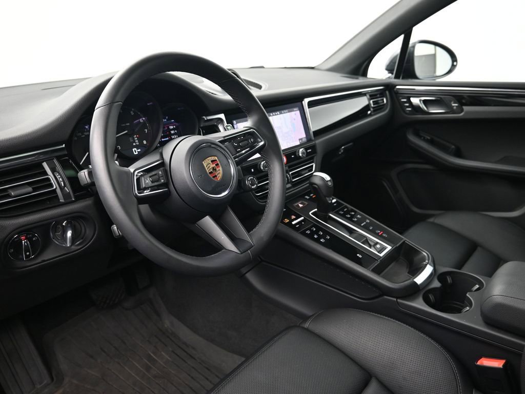Certified 2026 Porsche Macan image 4