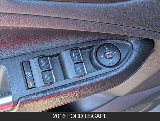 Used 2016 Ford Escape Titanium FWD image 8