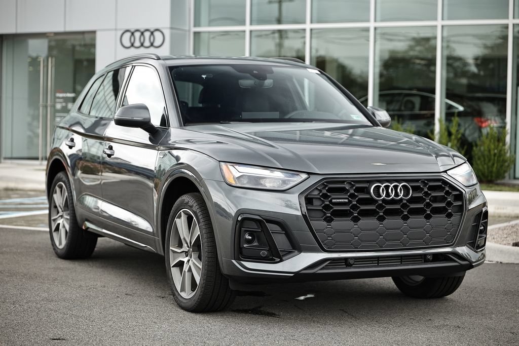 Used 2025 Audi Q5 Premium Plus w/ Premium Plus AWD/4WD image 2