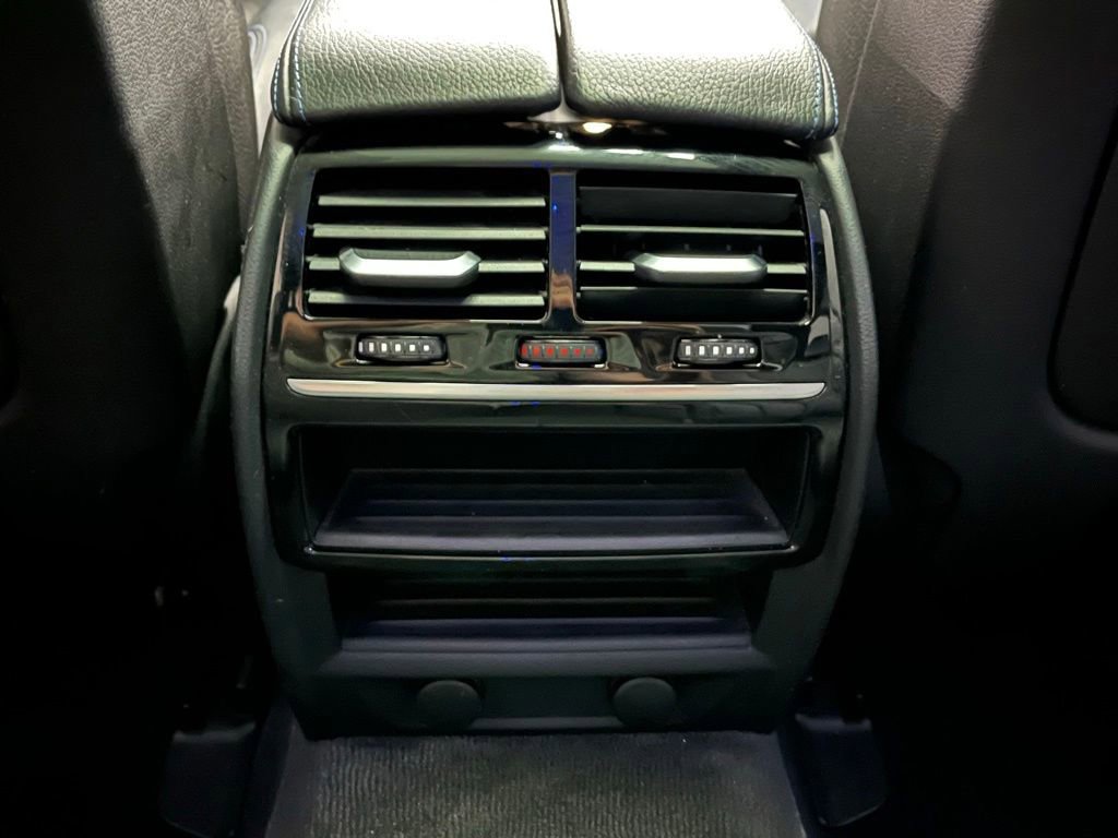 Used 2018 BMW 530i xDrive AWD/4WD image 10