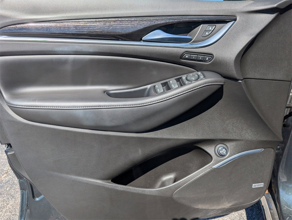 Used 2021 Buick Enclave Avenir w/ Avenir Technology Package image 10