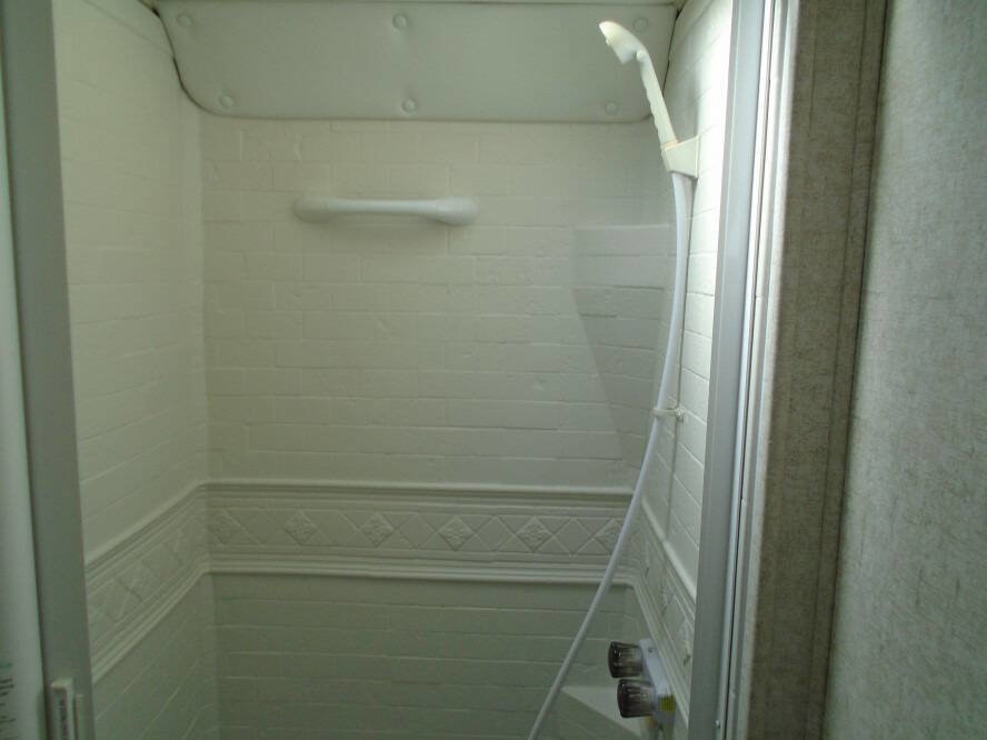 Used 2019 Chevrolet Express 4500 w/ RV Package RWD image 22