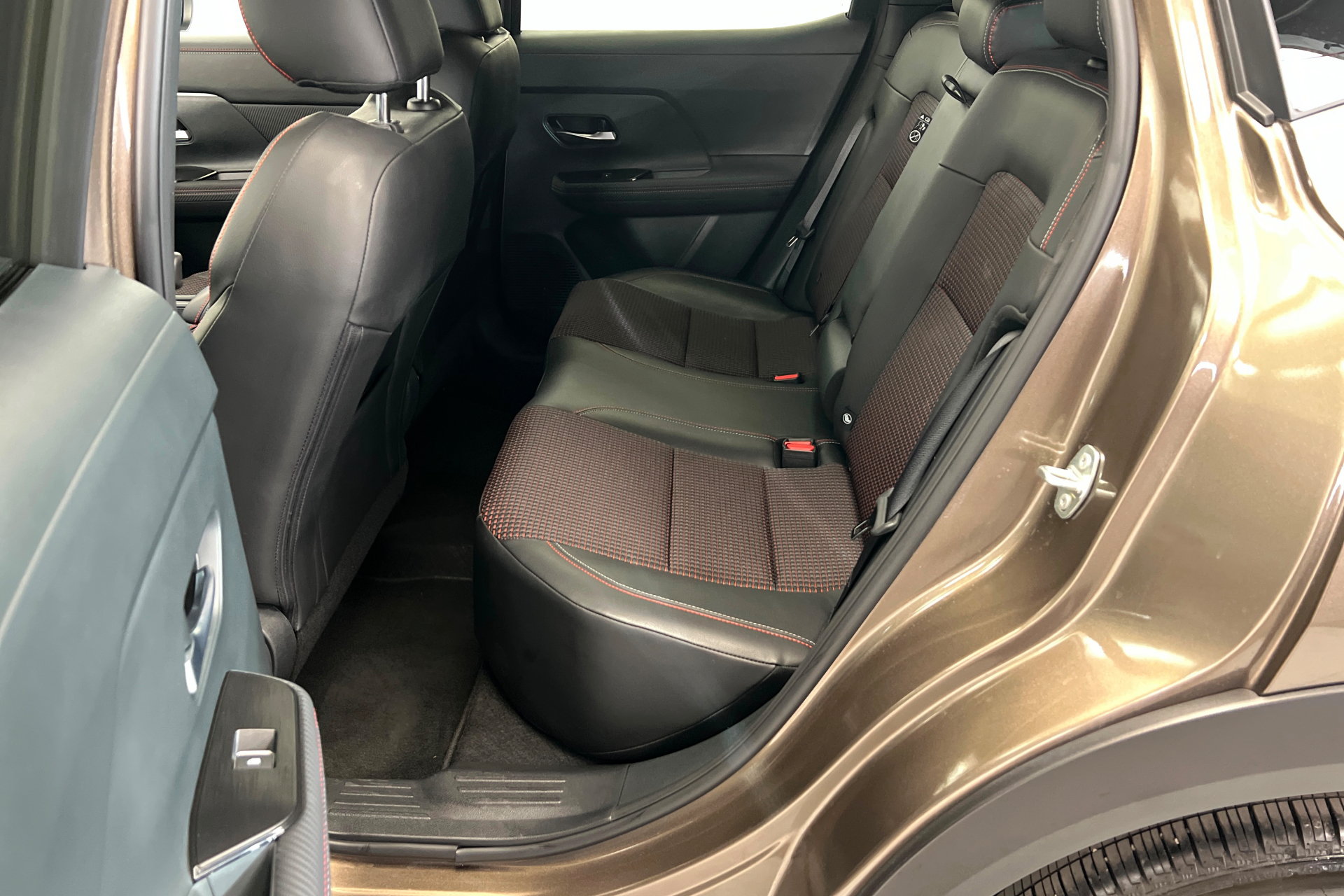 Used 2025 Nissan Kicks SR FWD image 22