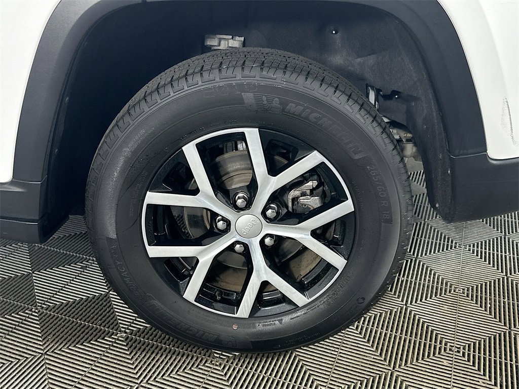 Used 2024 Jeep Grand Cherokee Limited image 34