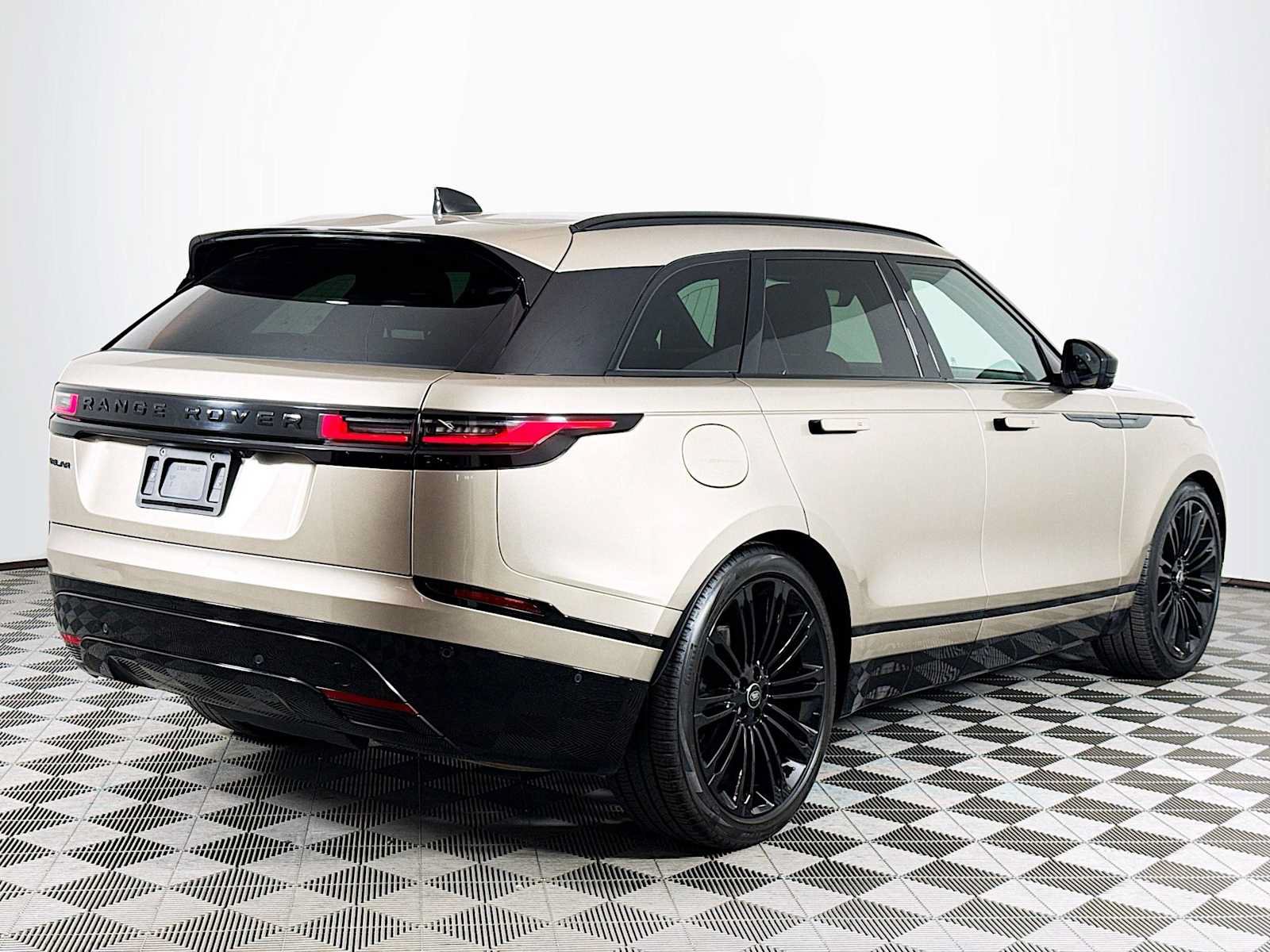 Used 2026 Land Rover Range Rover Velar Dynamic SE AWD/4WD image 5
