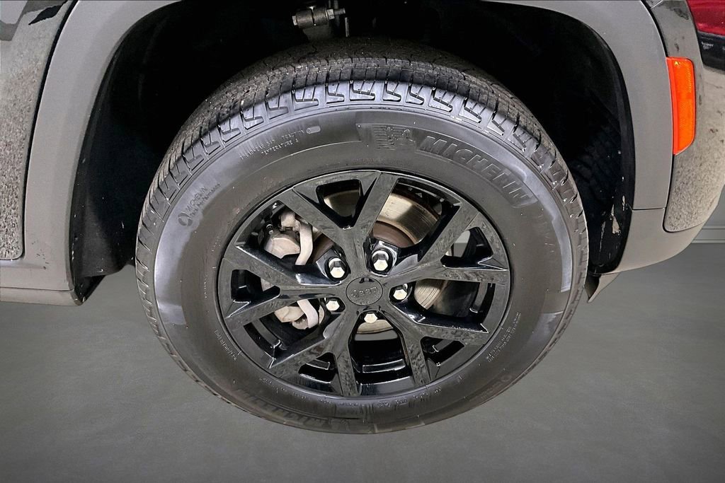 Used 2024 Jeep Grand Cherokee Altitude image 31