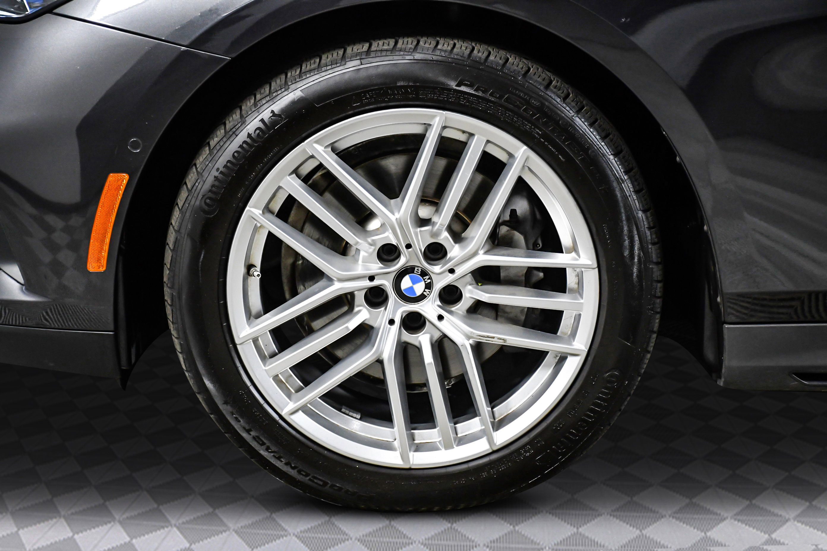 Used 2025 BMW 530i w/ Premium Package image 35