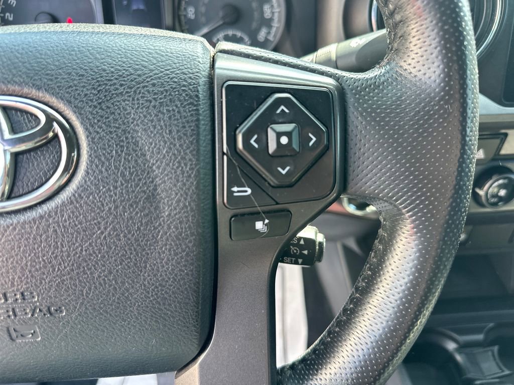 Used 2016 Toyota Tacoma TRD Sport w/ Towing Package AWD/4WD image 18