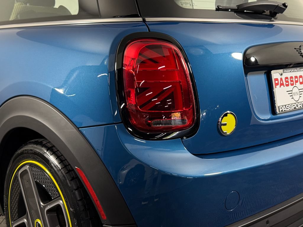 Certified 2024 MINI Cooper SE FWD image 9