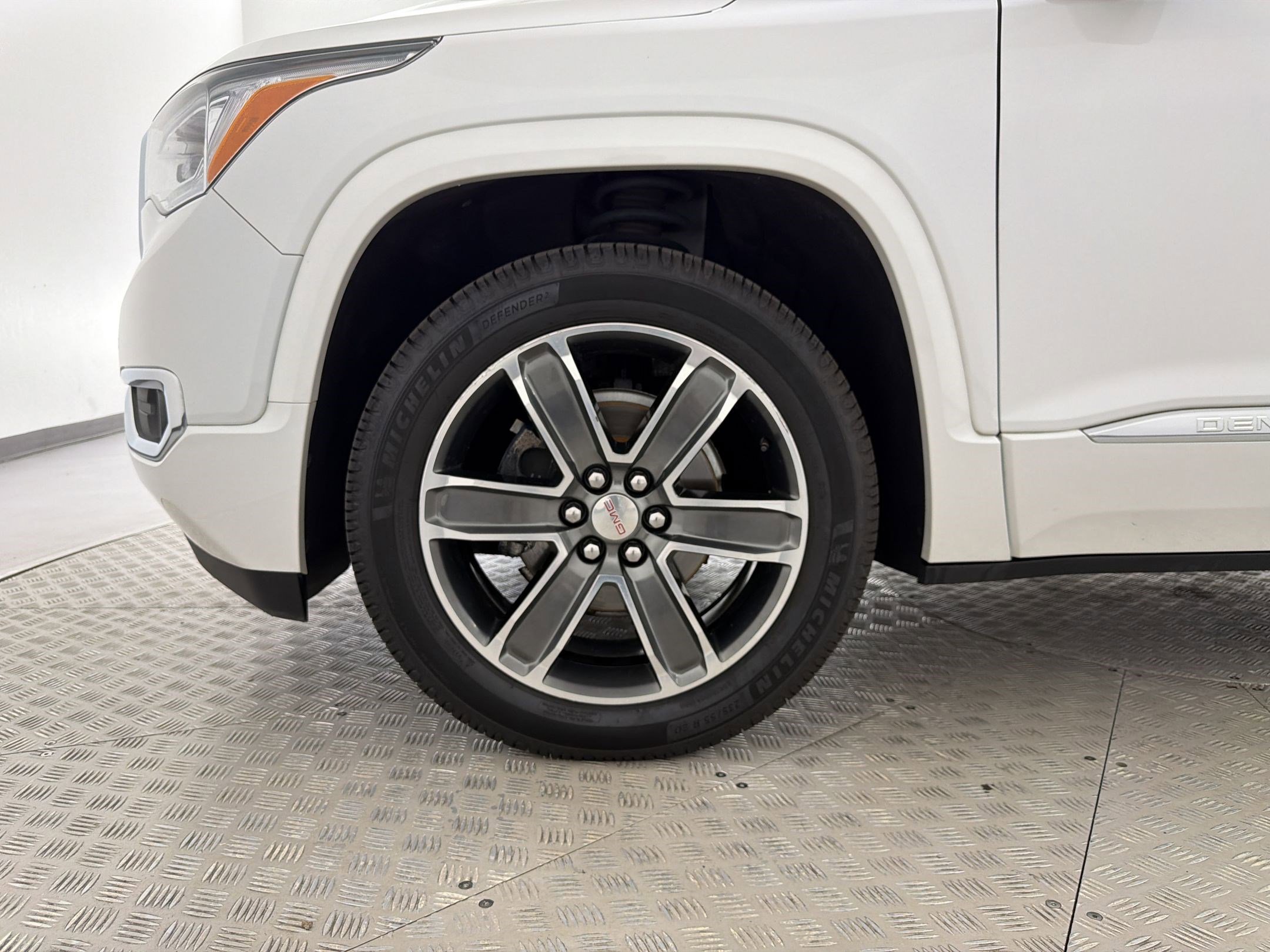 Used 2018 GMC Acadia Denali w/ Technology Package AWD/4WD image 11