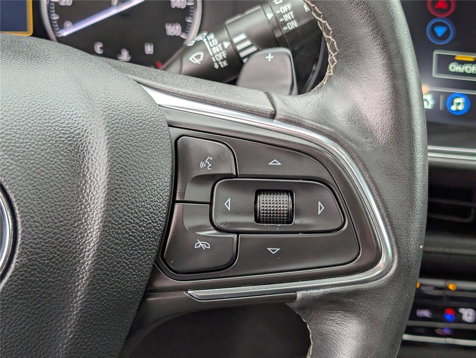 Used 2023 Buick Envision Essence w/ Sport Touring Package image 25