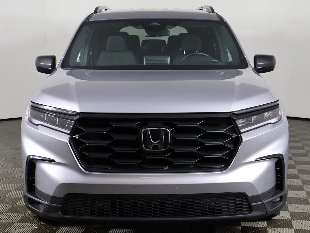 Used 2025 Honda Pilot Sport image 11