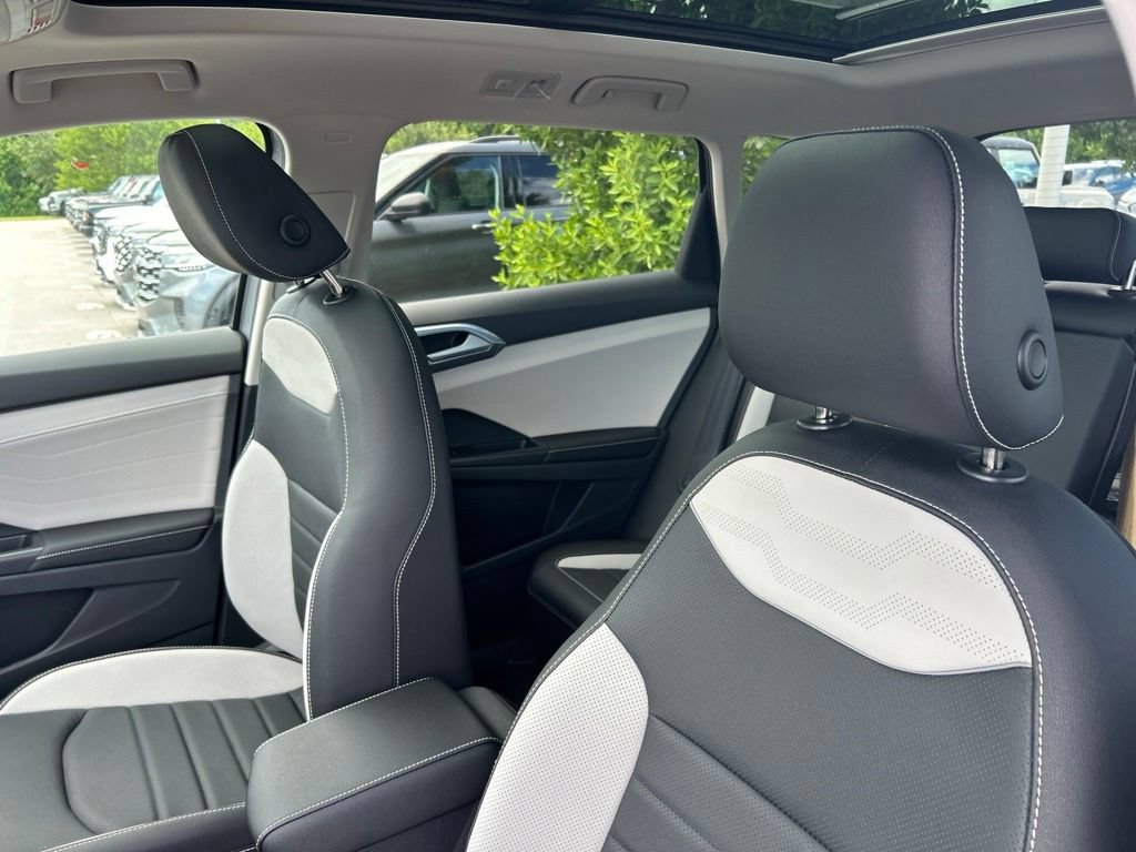 New 2026 Volkswagen Taos SEL AWD/4WD image 21