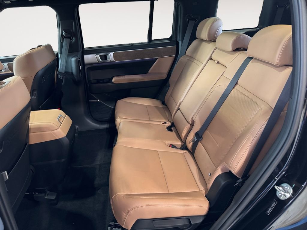 Used 2024 Hyundai Santa Fe Limited image 11