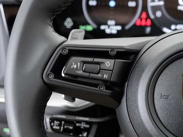 Certified 2025 Porsche Cayenne AWD/4WD image 14