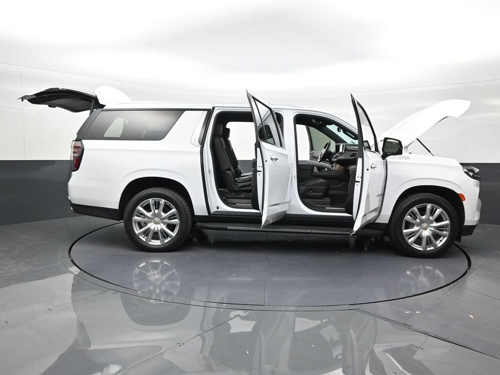 Used 2022 Chevrolet Suburban High Country RWD image 30