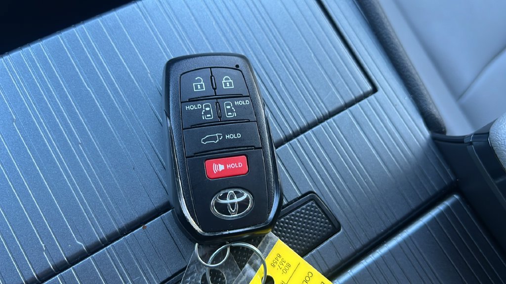 Certified 2026 Toyota Sienna XLE FWD image 29