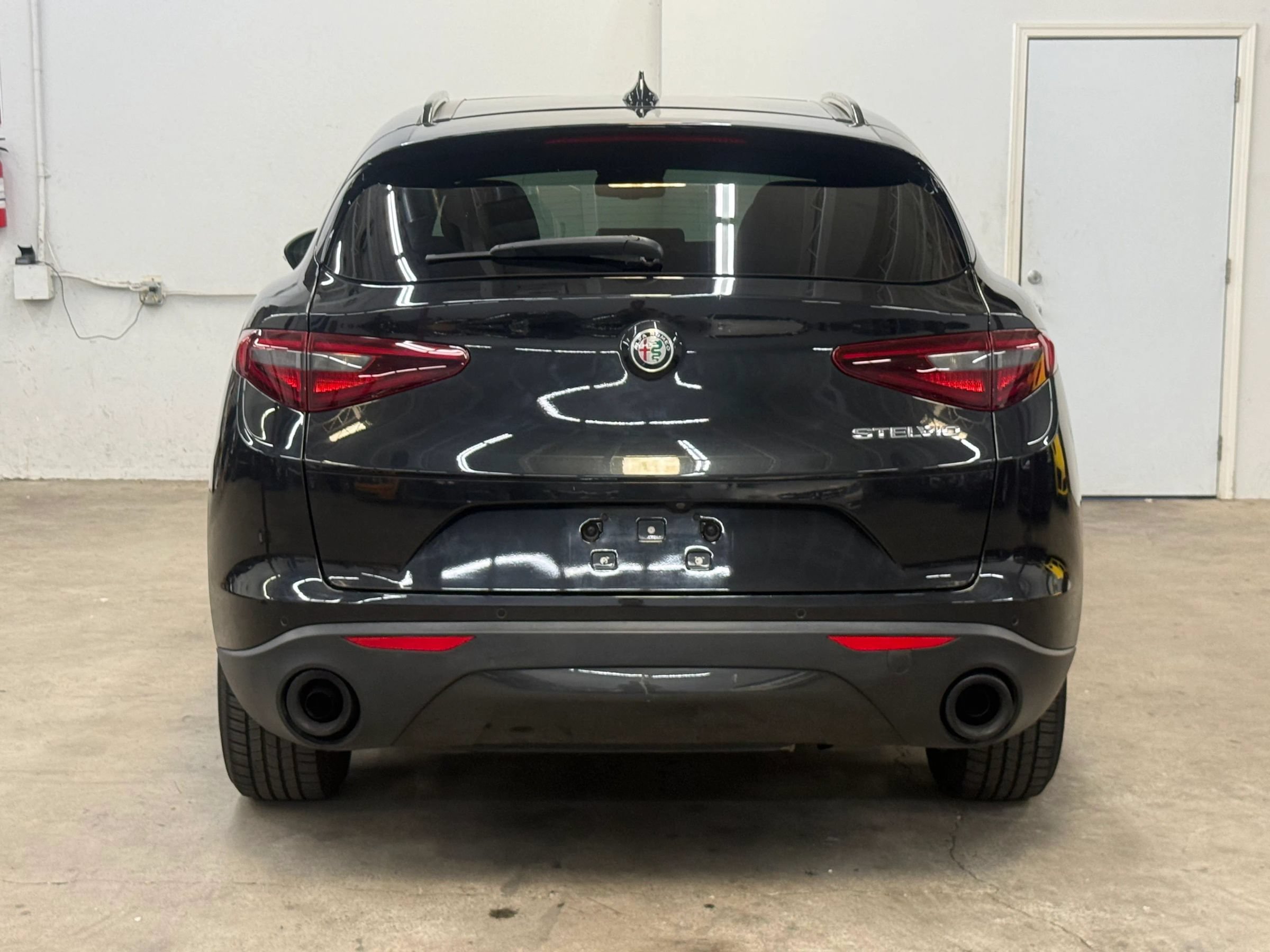 Used 2023 Alfa Romeo Stelvio Sprint RWD image 5