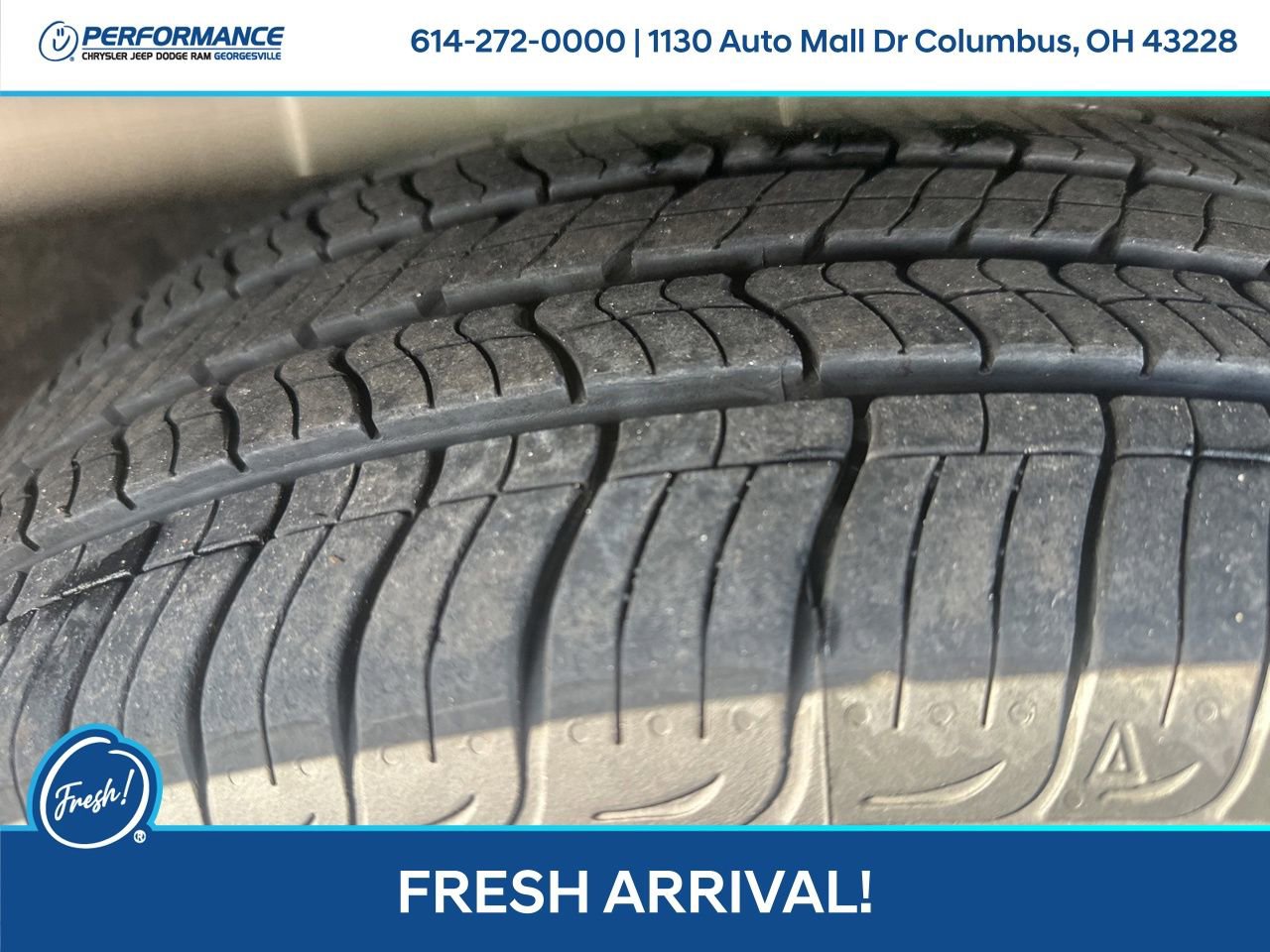 Used 2026 Chrysler Pacifica Premium w/ Quick Order Package 2ET image 11