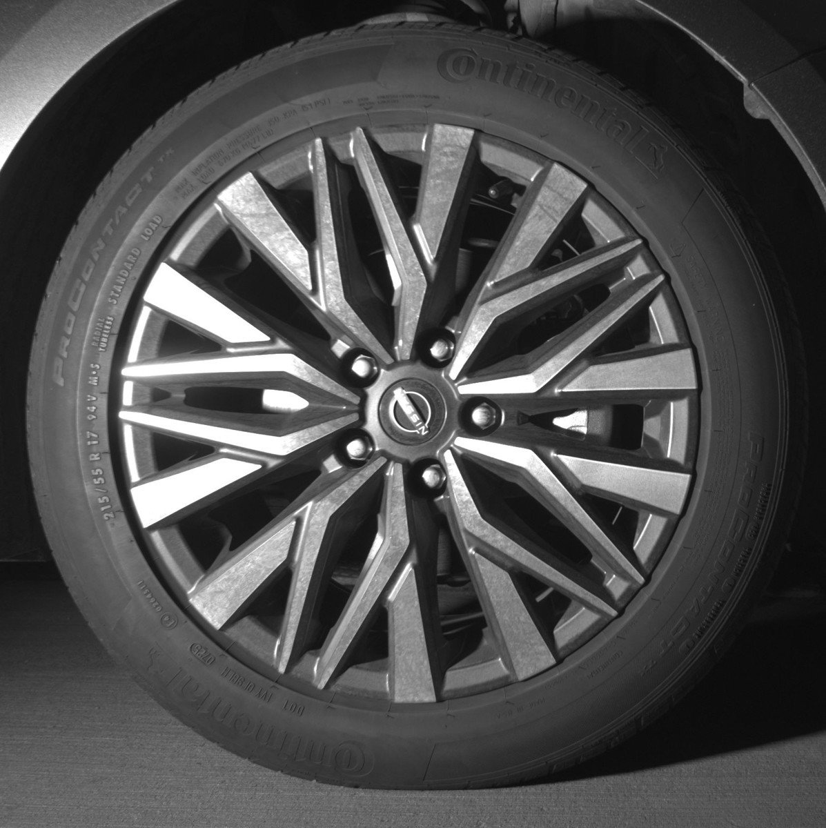 Used 2025 Nissan Altima 2.5 SV FWD image 13
