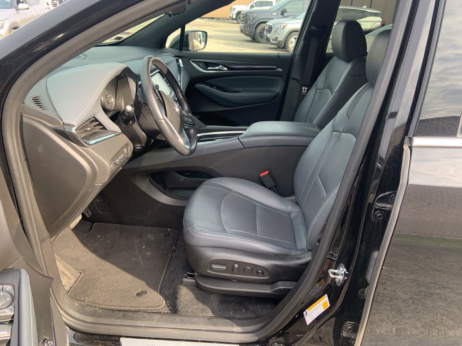 Used 2023 Buick Enclave Premium image 13