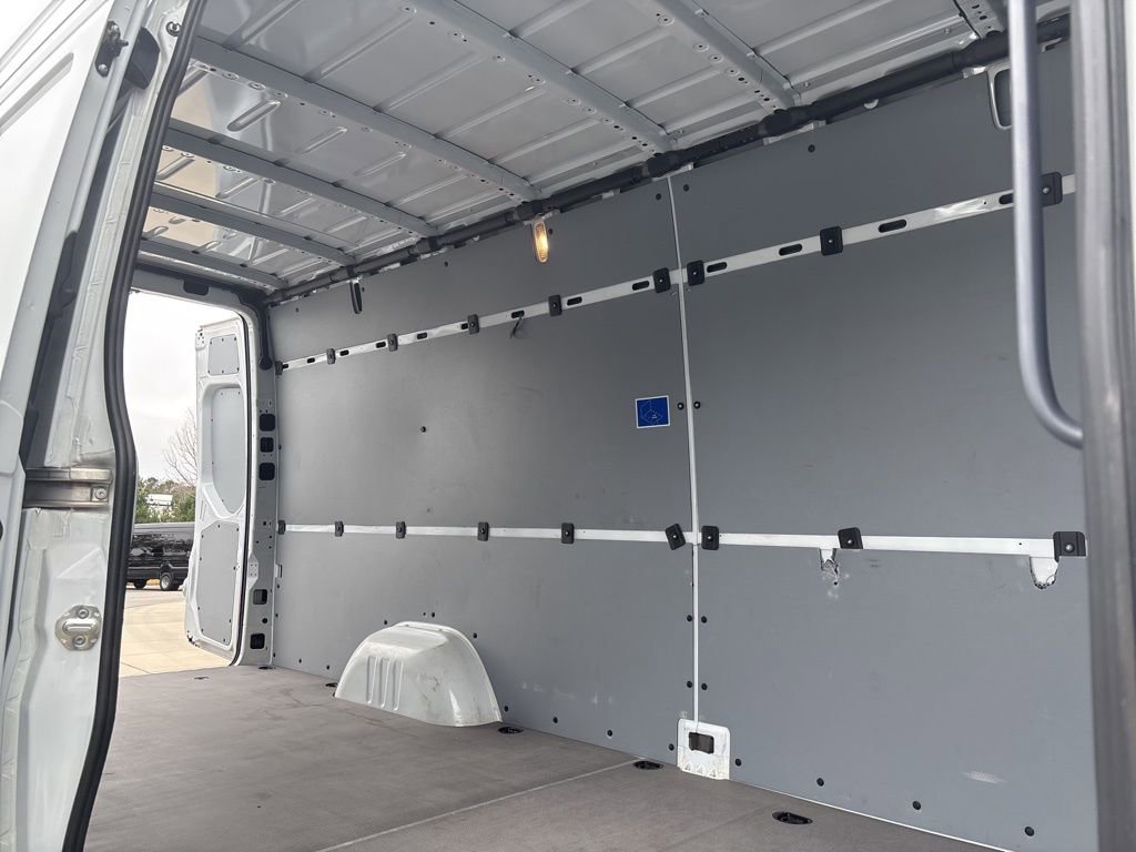 Used 2024 Mercedes-Benz Sprinter 2500 image 15