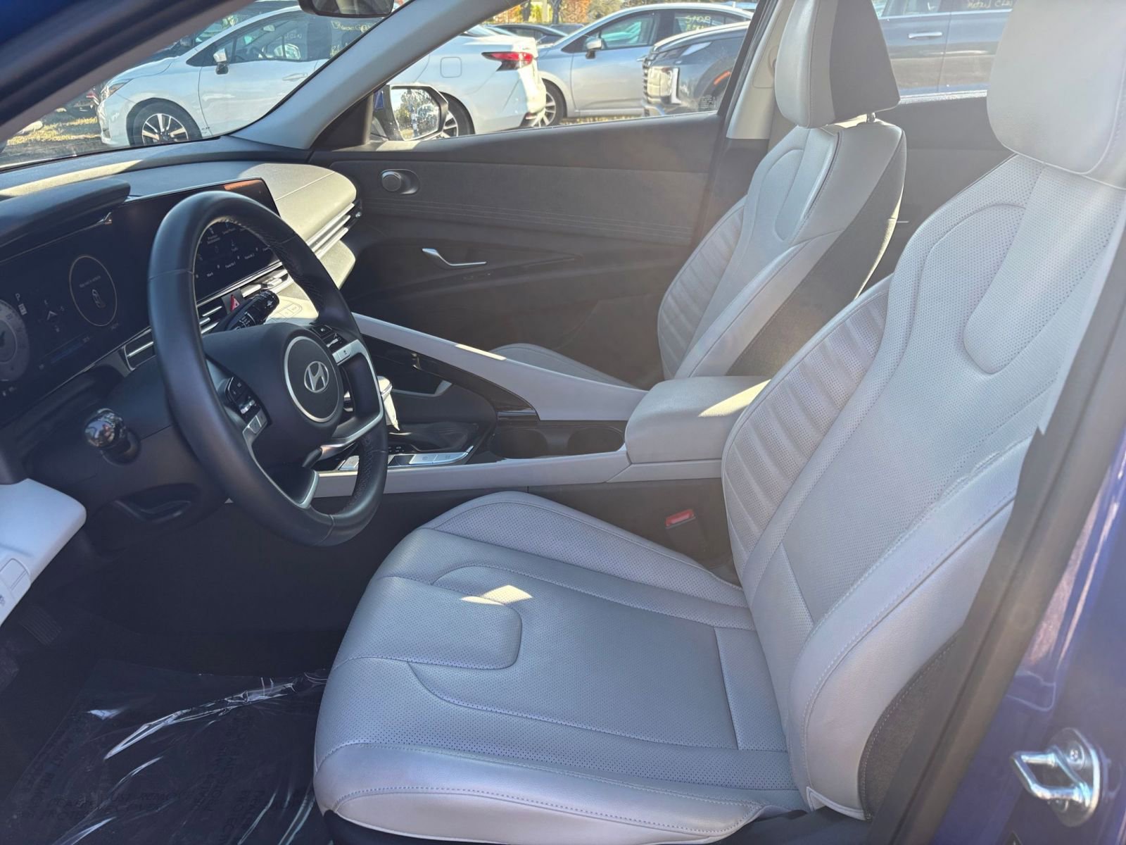 Used 2025 Hyundai Elantra Limited image 29