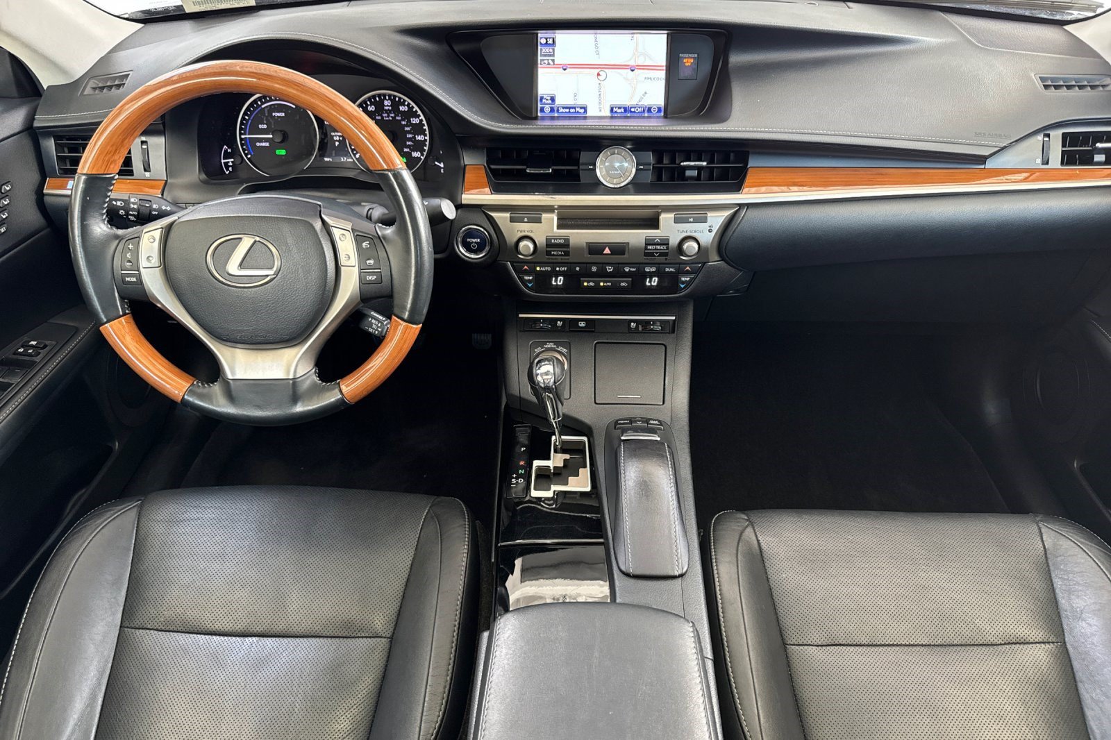 Used 2014 Lexus ES 300h w/ Luxury Package w/Bamboo Trim FWD image 17