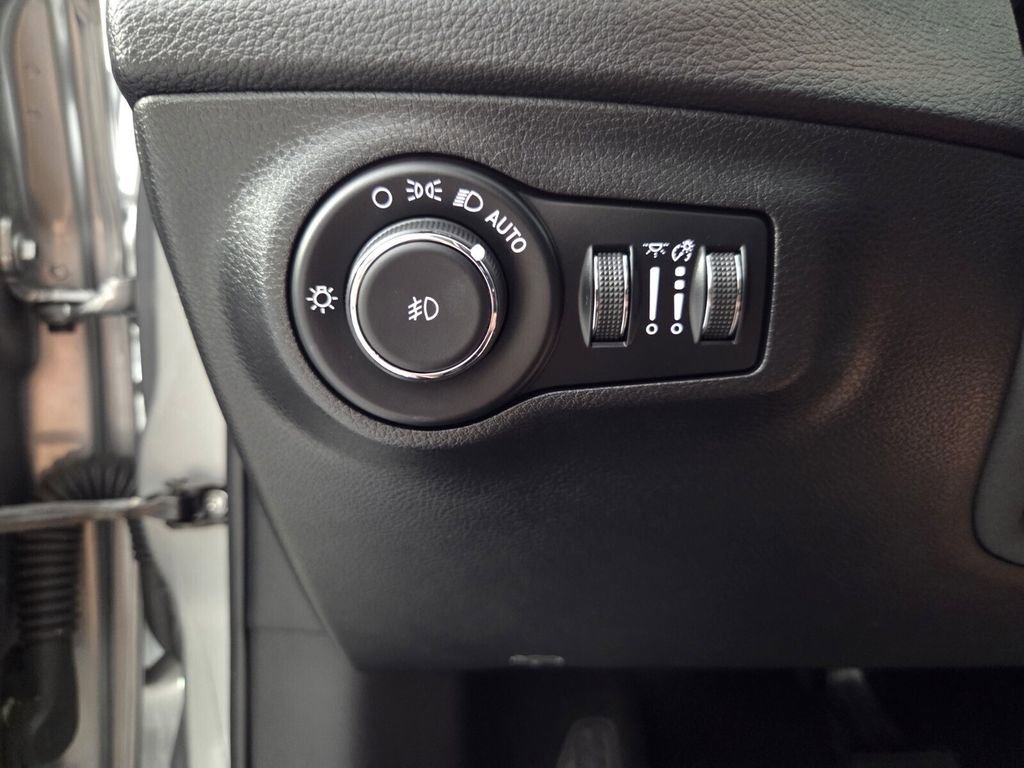 Certified 2020 Jeep Compass Latitude image 21