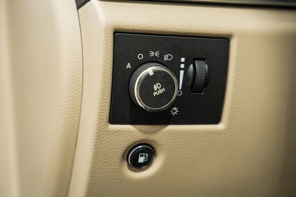 Used 2014 Jeep Grand Cherokee Limited image 48