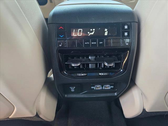 Used 2023 Jeep Grand Cherokee L Limited w/ Luxury Tech Group II AWD/4WD image 17