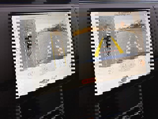 Used 2025 Land Rover Range Rover Long Wheelbase SE image 16