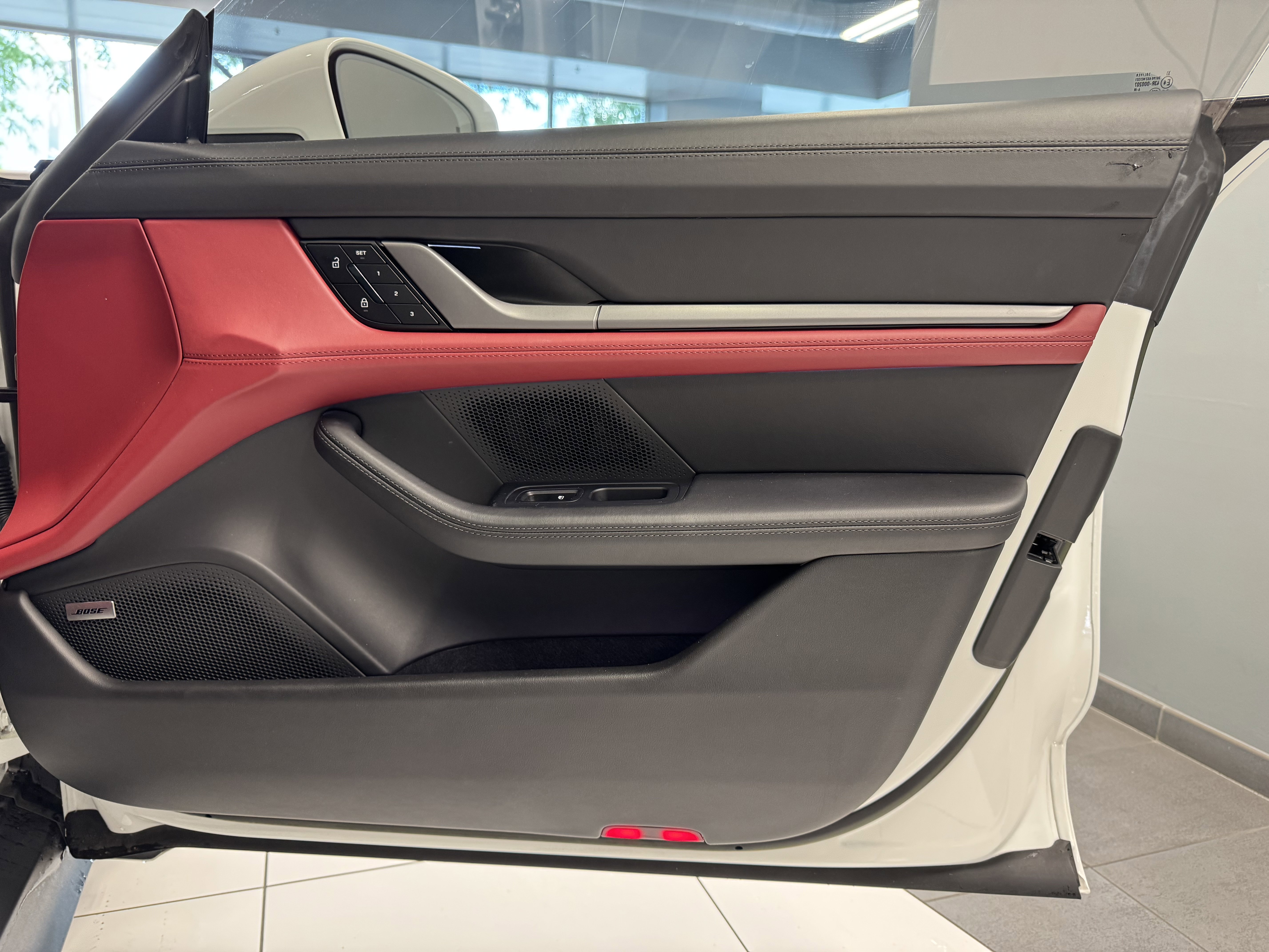 Used 2022 Porsche Taycan image 21