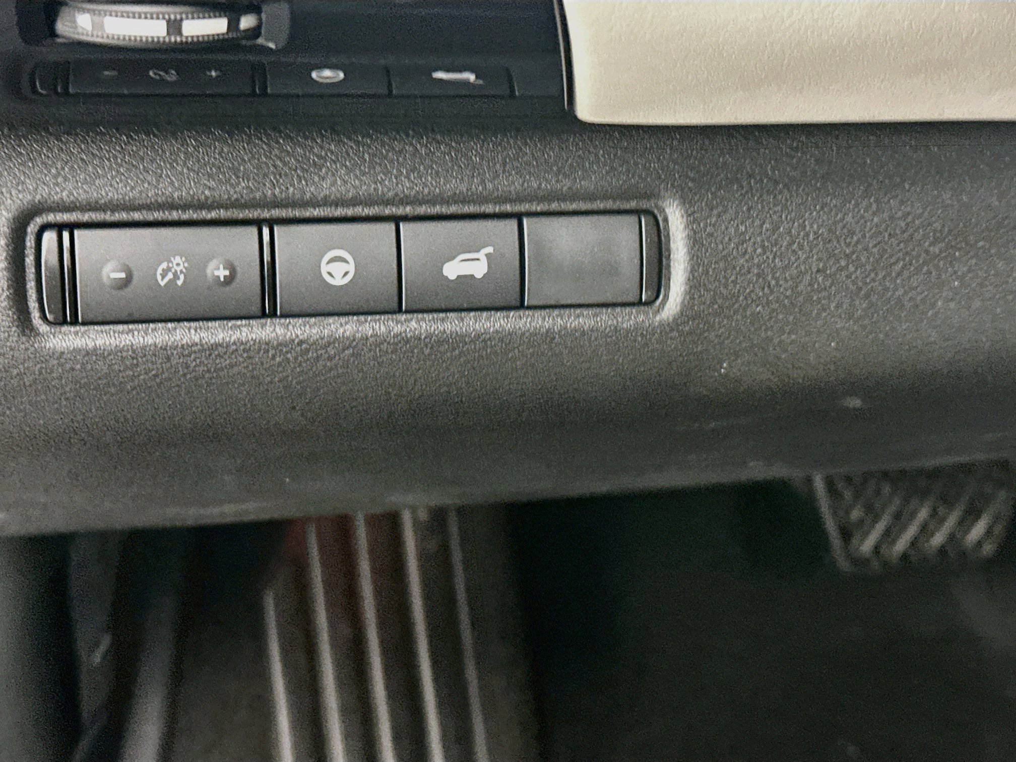 Used 2023 Nissan Pathfinder SV w/ SV Premium Package AWD/4WD image 17