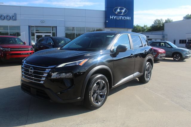Used 2025 Nissan Rogue SV FWD image 1