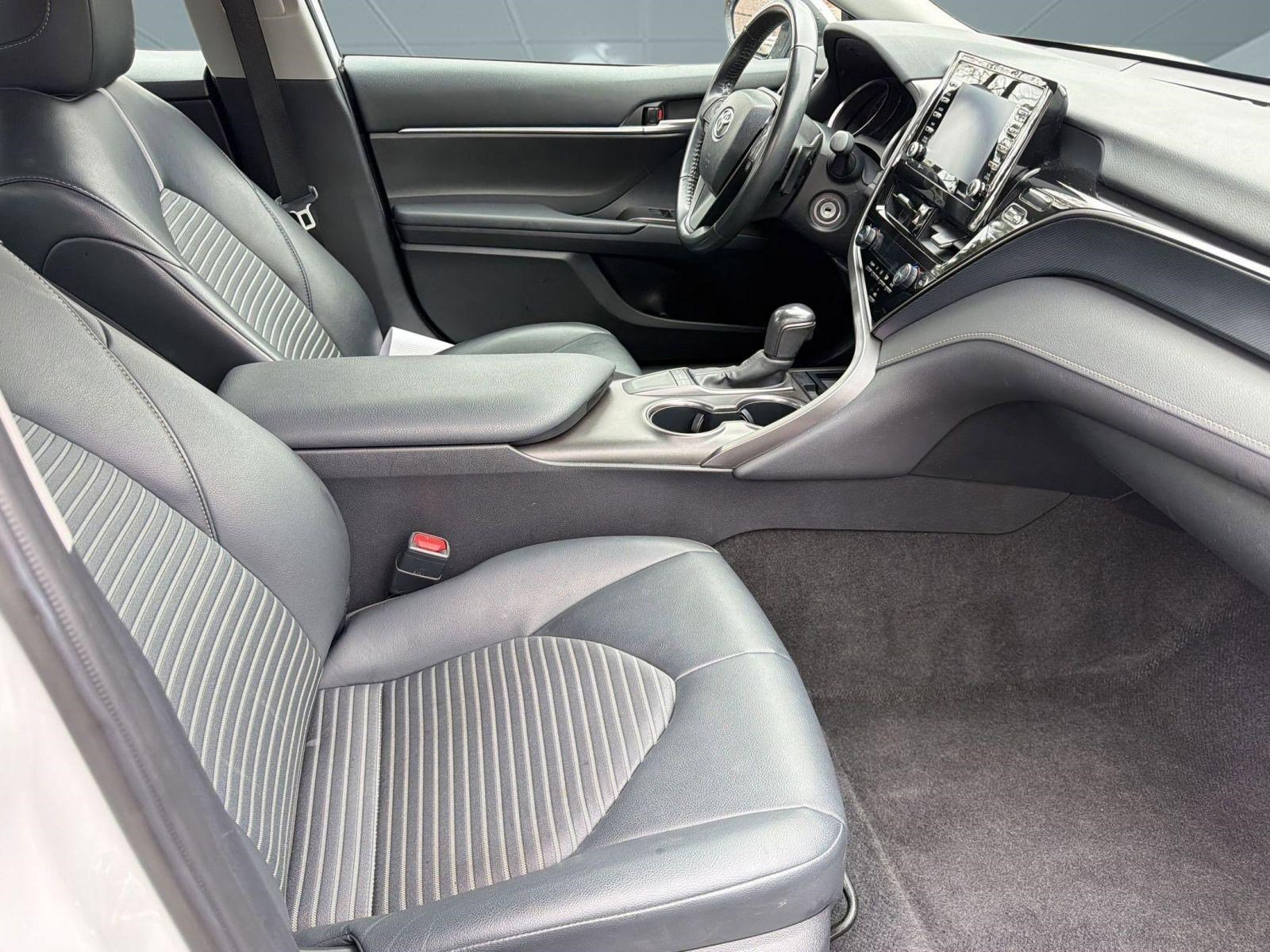 Used 2024 Toyota Camry SE image 29