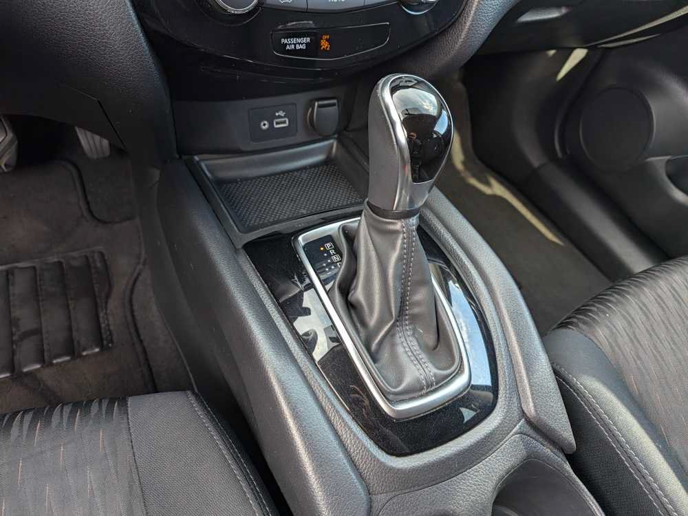 Used 2018 Nissan Rogue SV w/ Premium Package AWD/4WD image 30