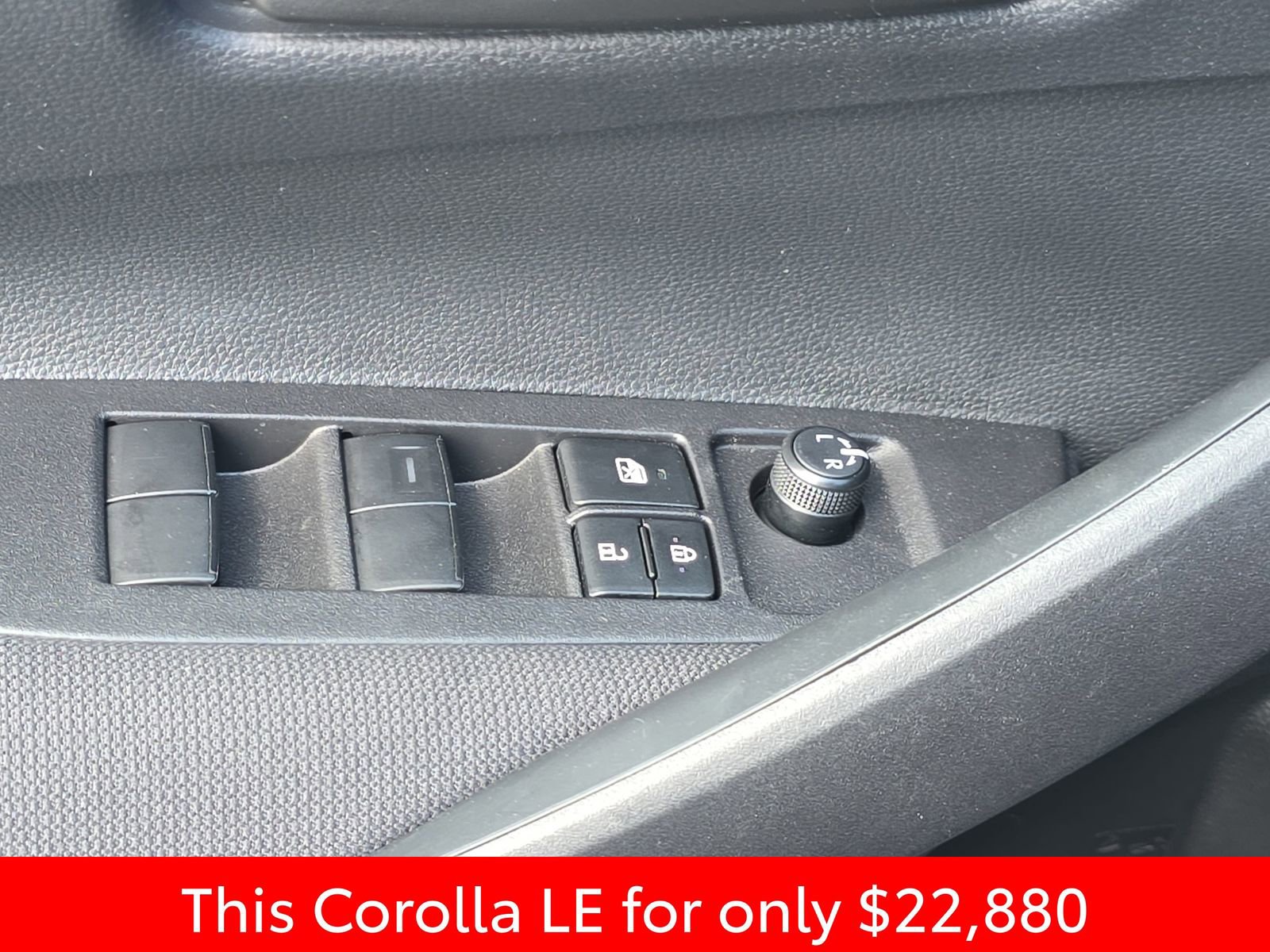 Used 2025 Toyota Corolla LE w/ Convenience Package image 34
