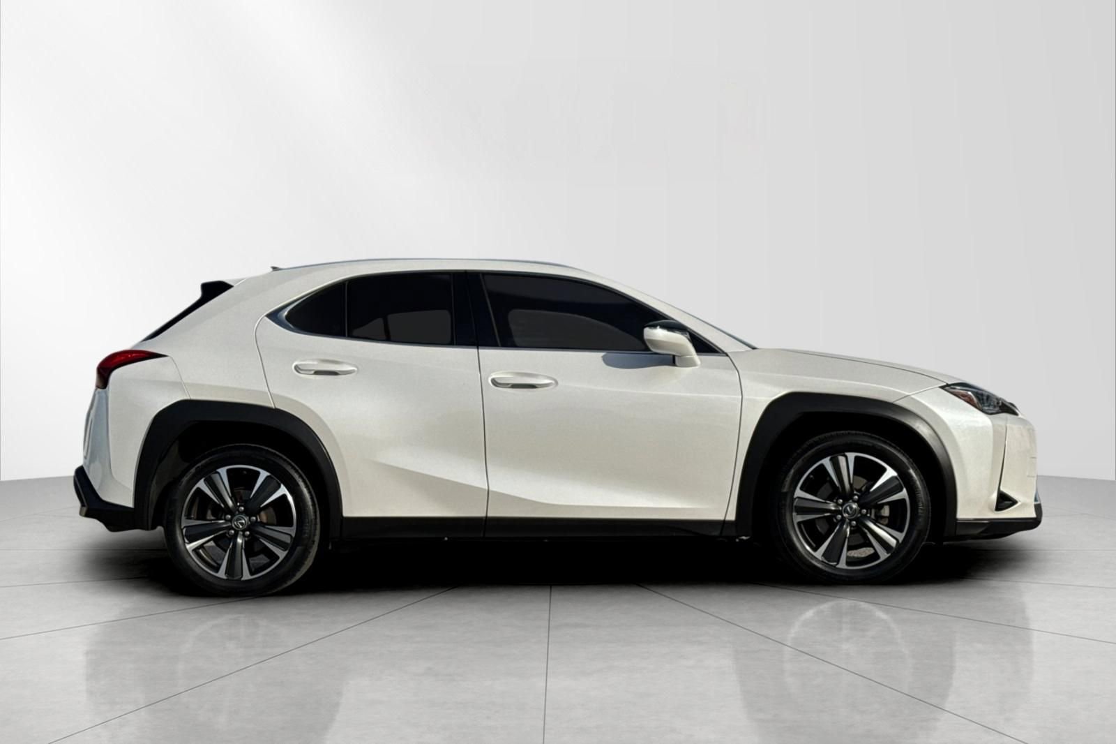 Used 2019 Lexus UX 200 image 2