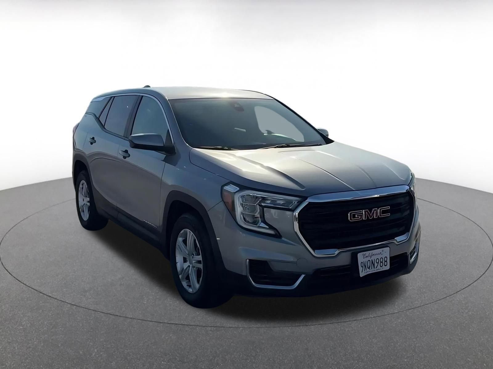 Used 2024 GMC Terrain SLE FWD image 3